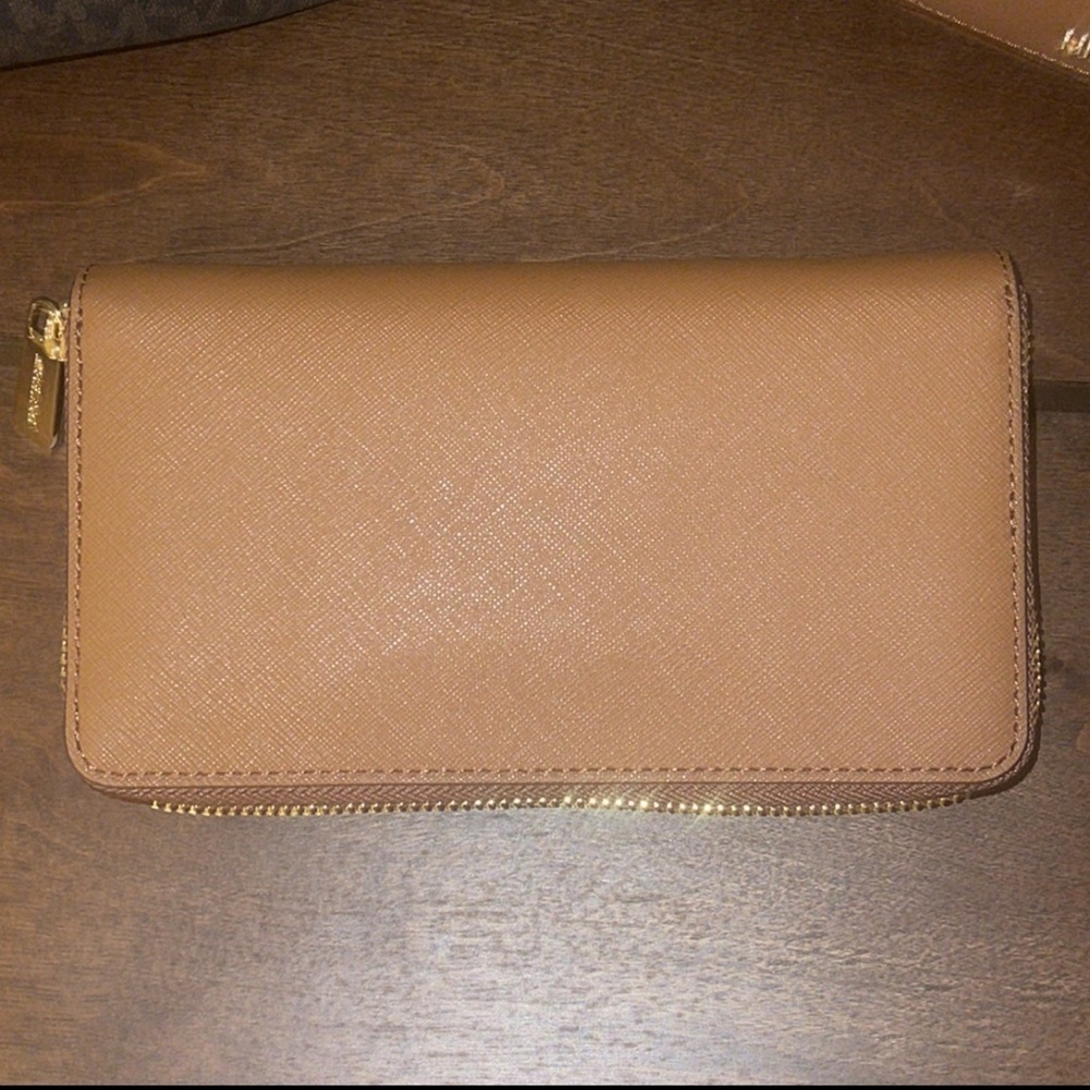NWT Michael Kors Jet Set Charm Wallet - Picture 7 of 15